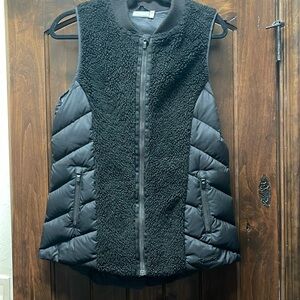 Athleta Vest Womens Small Black Responsible Down Tundra Puffer Sherpa High Pile